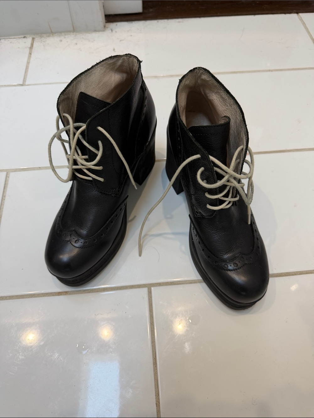 Men's Black Leather Wingtip Lace-Up Boots